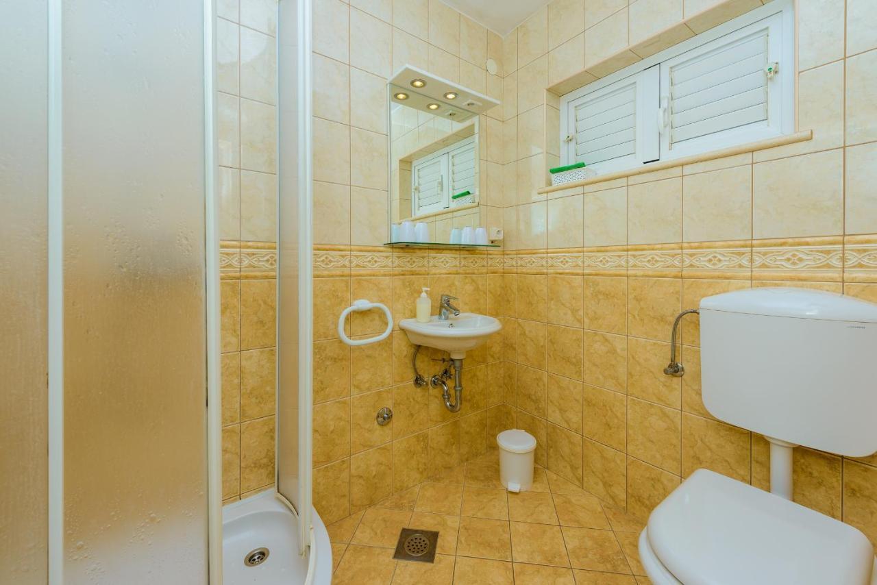 Seaside Eli Apartman *
